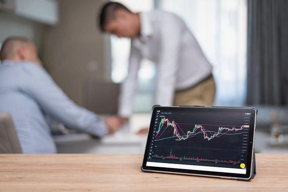 Dashboard di analisi dati di performance marketing su un tablet